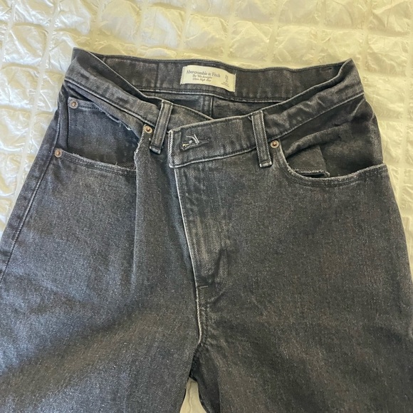 Abercrombie & Fitch black 90’s straight overlap button closure - Picture 7 of 11